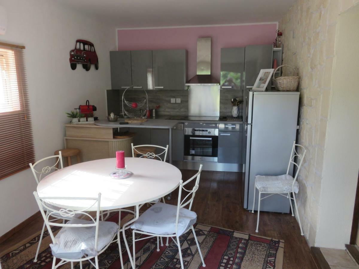 Charmant Appartement Saint Gely Cornillon Exterior photo