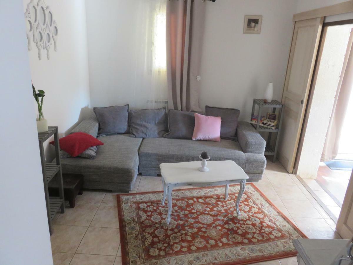 Charmant Appartement Saint Gely Cornillon Exterior photo