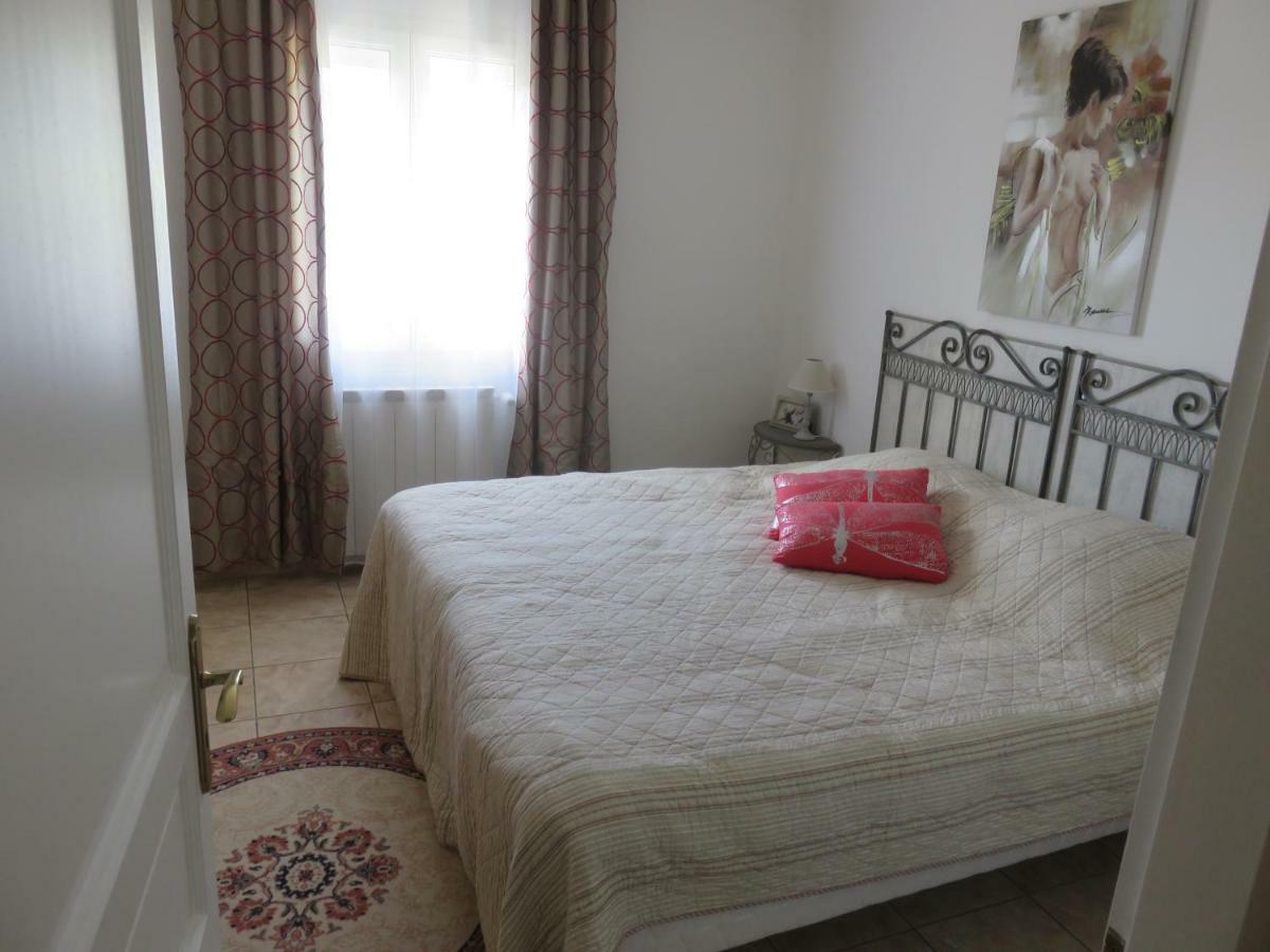 Charmant Appartement Saint Gely Cornillon Exterior photo